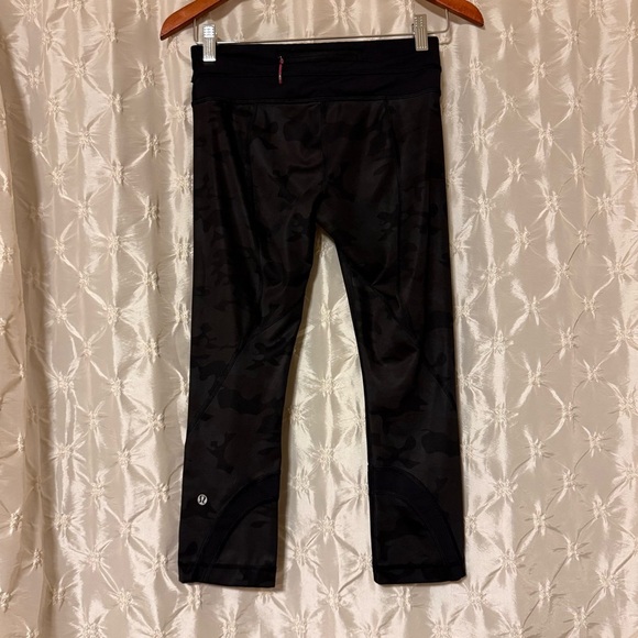 Lululemon Run: Inspire Crop II Leggings All Luxtreme Savasana Camo New Black - Picture 7 of 15